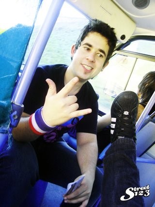 Luth - Baixo e Vocal